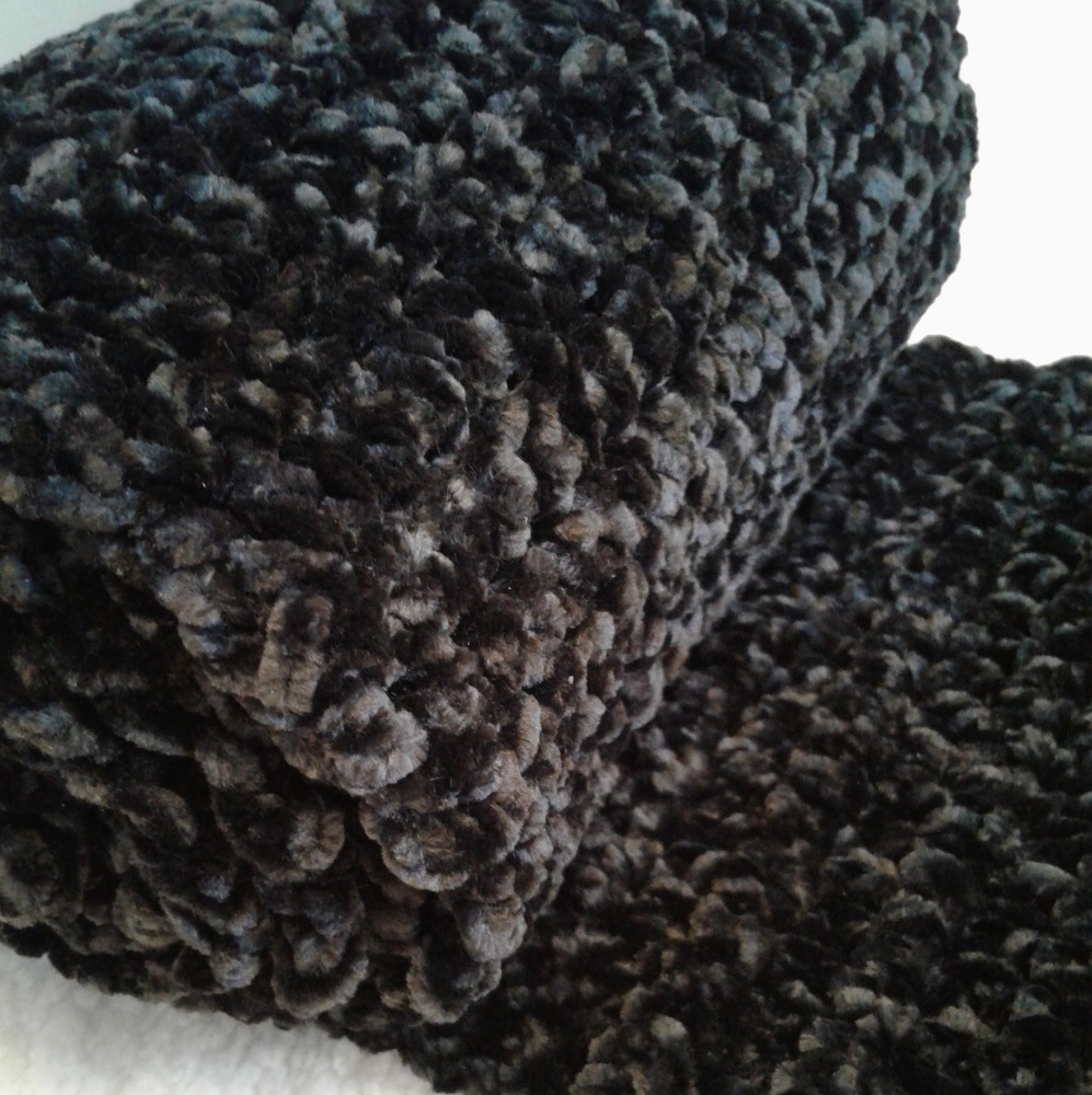 🎈Black velvet handcrafted scarf !🎈